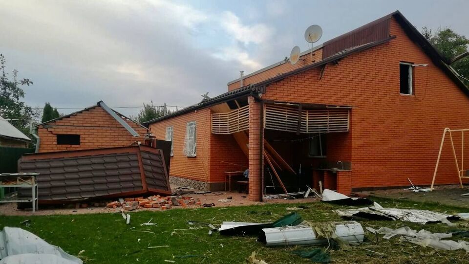 Трьох постраждалих рятувальники дістали з-під завалів будинку