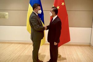 Глава МИД Китая уверил Кулебу, что уважает суверенитет Украины