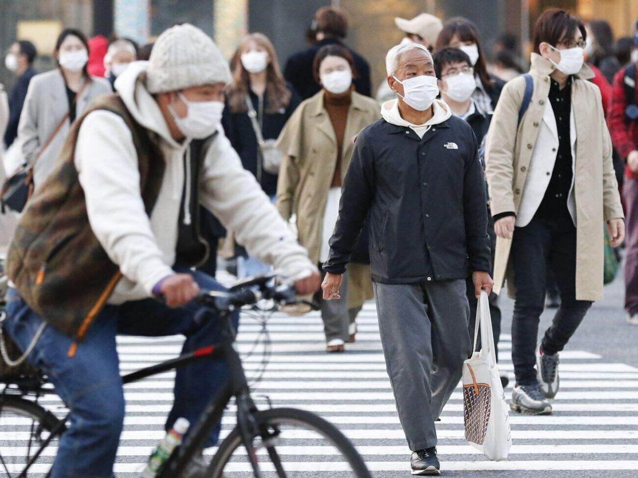 Япония снимает коронавирусные ограничения для иностранных туристов