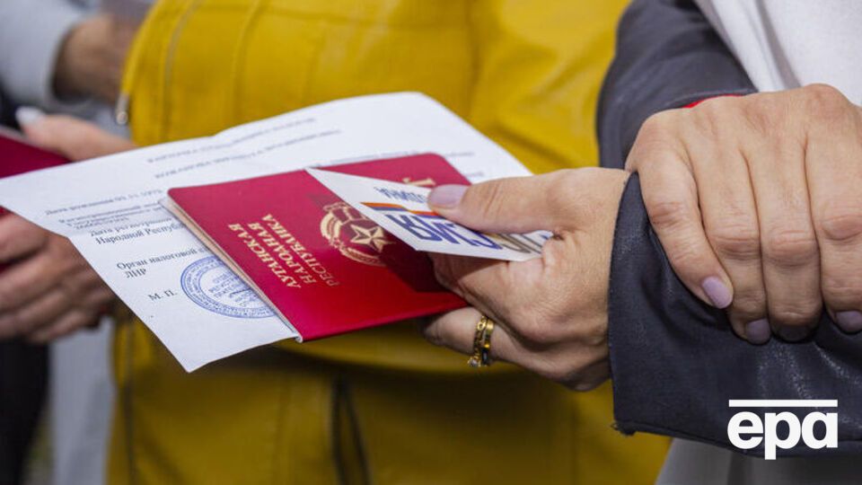 На захваченных территориях четырех украинских областей проходят псевдореферендумы