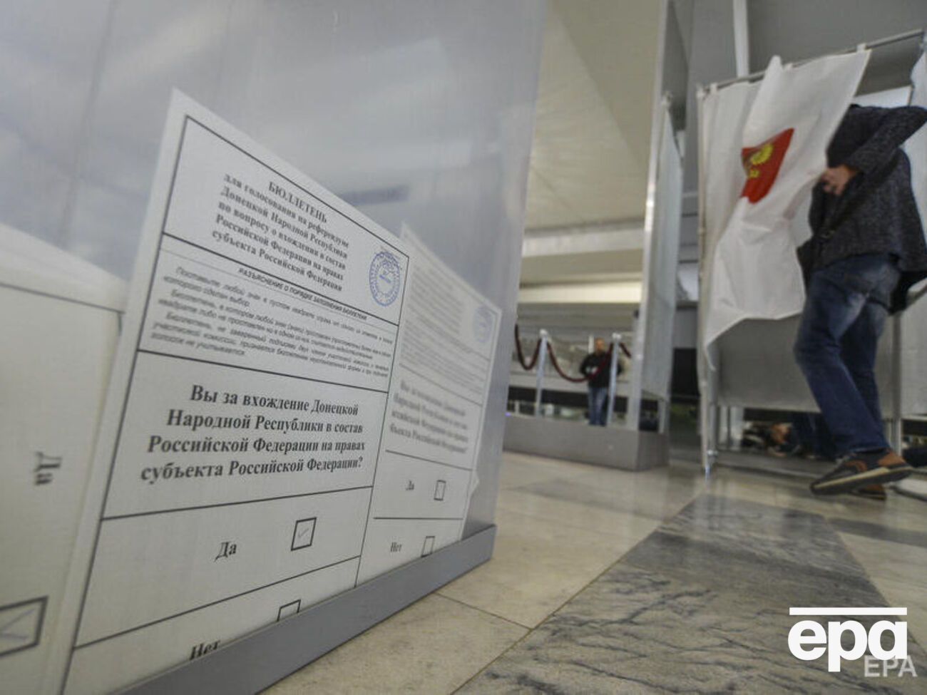 В Мариуполе оккупанты будут обходить дома со списками желающих получить "гуманитарную помощь" и за нее придется голосовать