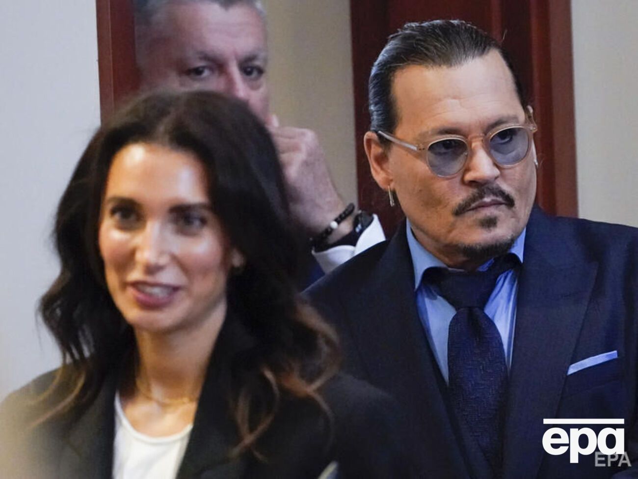 Рич, которой приписывают роман с Деппом, официально не разведена