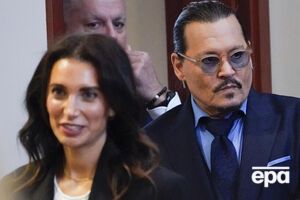 Рич, которой приписывают роман с Деппом, официально не разведена