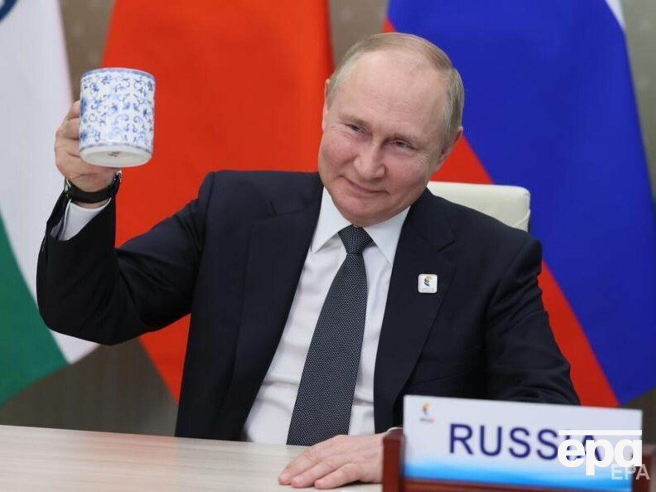 Путин (на фото) "раздал власть всем", считает Пугачев