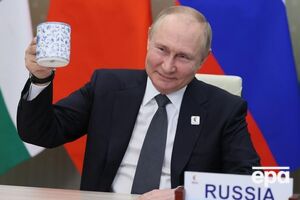 Путин (на фото) "раздал власть всем", считает Пугачев