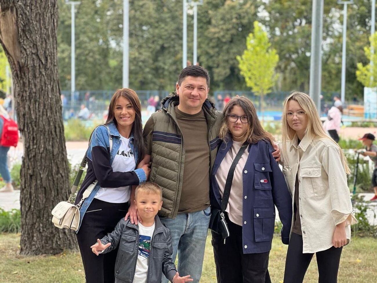 Кім разом із дружиною Юлією виховує трьох дітей