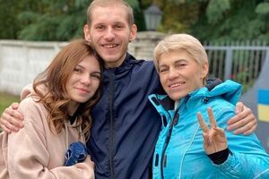 Орест вже зустрівся із сестрою та мамою