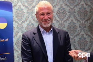 Абрамович зустрічав звільнених із полону іноземців на борту літака, розповіли вони