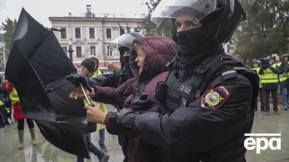 Серед затриманих є літні люди