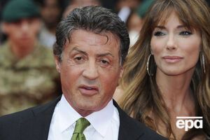 Сталлоне и Флавин поженились 17 мая 1997 года