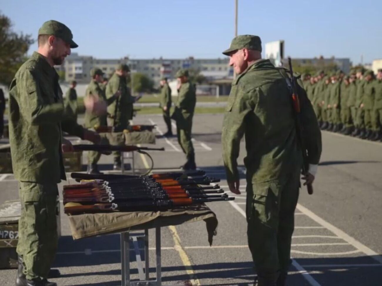 Мобилизованных готовят к отправке, утверждают СМИ