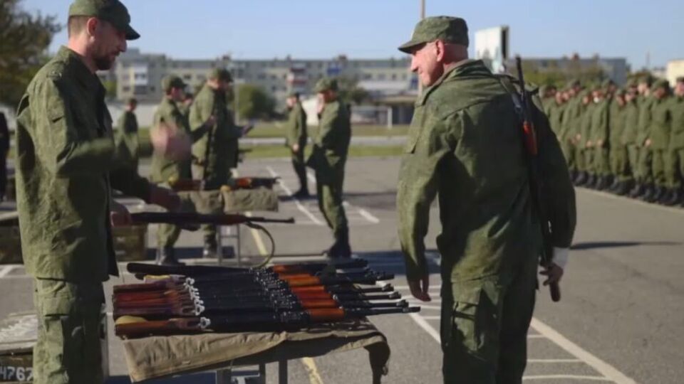 Мобілізованих готують до відправлення, стверджують ЗМІ