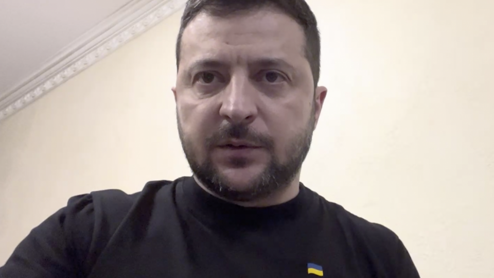 Зеленський: Не взяти повістку краще, ніж загинути на чужій землі воєнним злочинцем