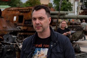 Арестович: Пока студентов не трогают, они не идут в армию, но вполне может оказаться такое, что пойдут вообще все или очень многие, потому что это вопрос физического выживания нации