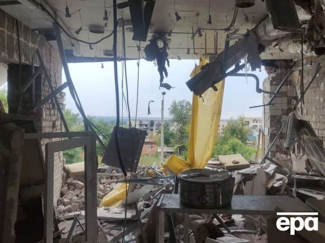 Оккупанты продолжают обстреливать из всех видов вооружений военные и гражданские объекты в Украине