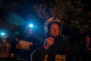 Сейчас продолжается спасательная операция, пожарные тушат огонь