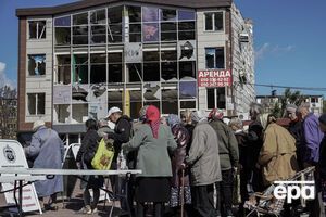 Во оккупированном Мариуполе россияне выгоняют людей на улицу, а дома сносят