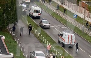 Неизвестный мужчина застрелил девять человек в ижевской школе и покончил с собой