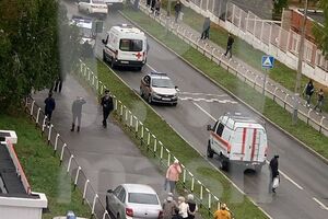 Неизвестный мужчина застрелил девять человек в ижевской школе и покончил с собой