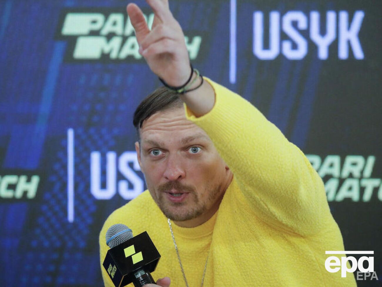 Усик отметил, что поедет в Крым после его деоккупации на машине, как "это делал всегда"