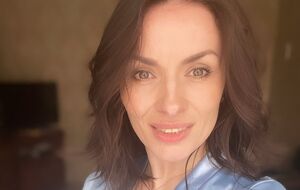 Мейхер показала платье из линейки собственного бренда