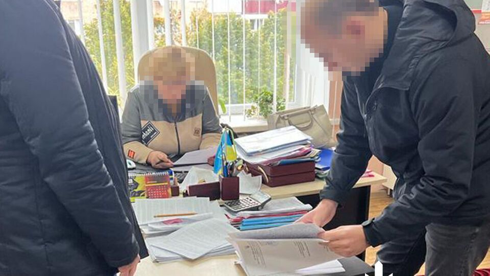 У ДБР заявили, що недбалість посадовиці призвела до незаконної приватизації земель Міністерства оборони України