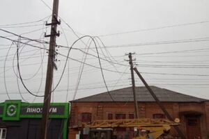 Значительной части семей свет приходилось возвращать несколько раз из-за регулярных обстрелов