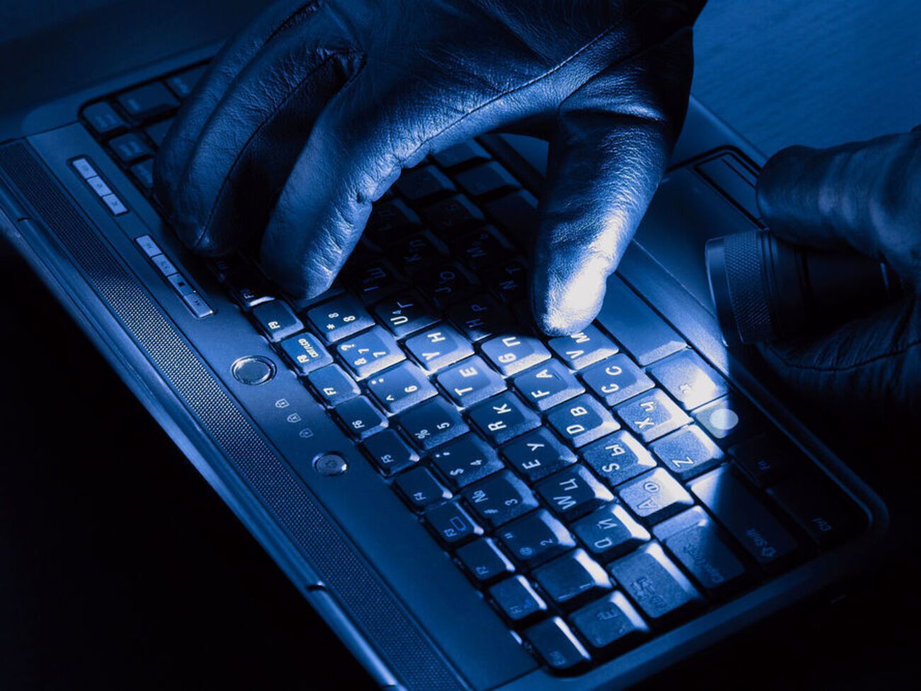 Українські хакери атакували сайти ПВК "Вагнер" та банку "Открытие"