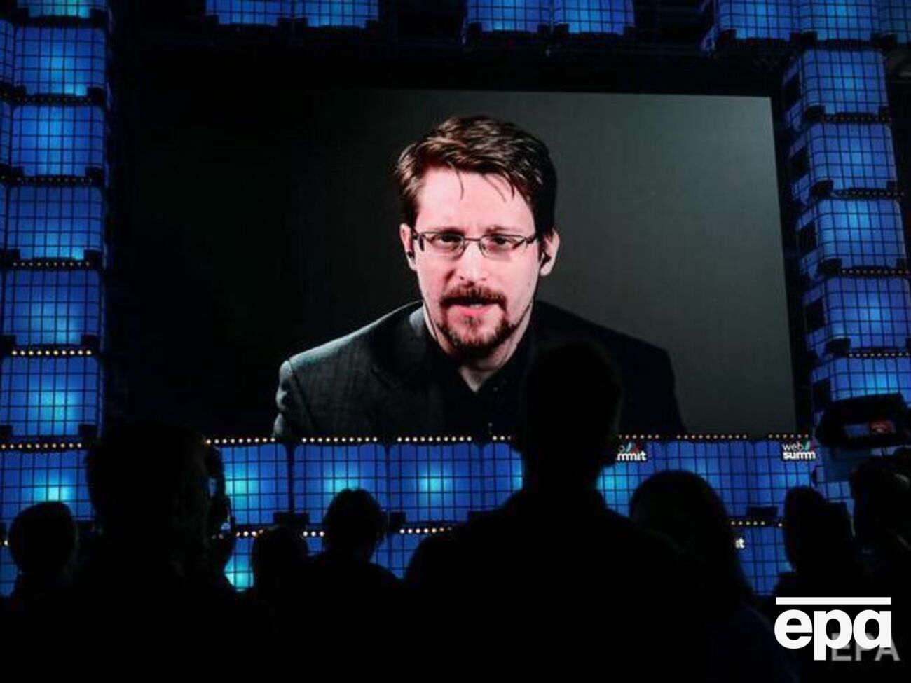 Адвокат Сноудена утверждает, что тот получал гражданство "на общих основаниях"