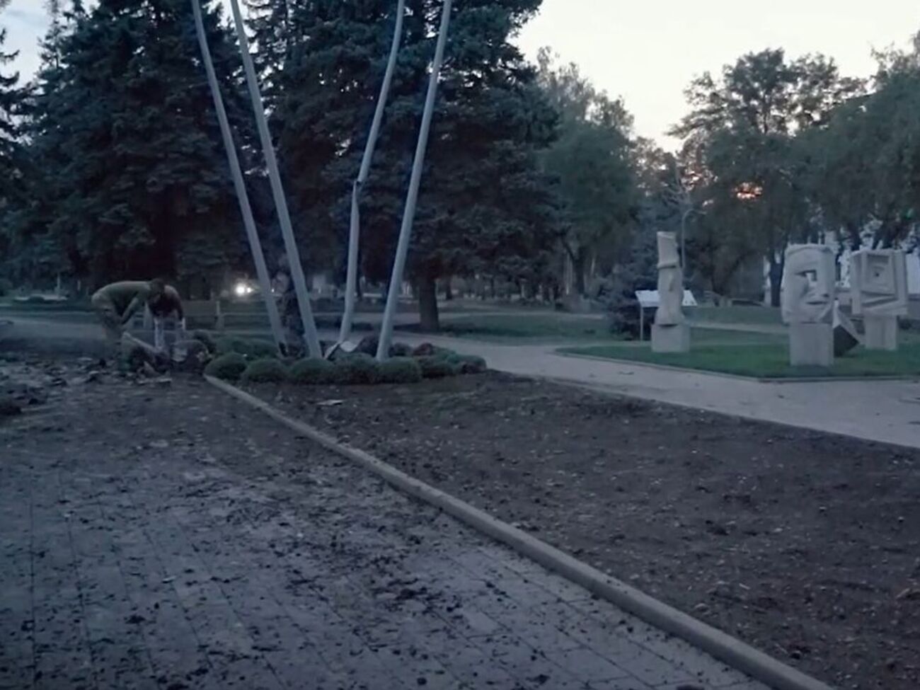 У Краматорську окупанти обстріляли центр міста: одна ракета влучила у парк скульптур "Народжені в Україні", зазначив Кириленко