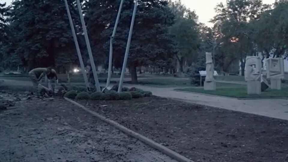 У Краматорську окупанти обстріляли центр міста: одна ракета влучила у парк скульптур "Народжені в Україні", зазначив Кириленко