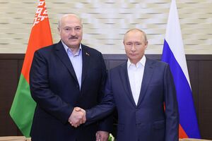 Степень влияния Путина (справа) на Лукашенко "нельзя переоценить", отметила Маляр