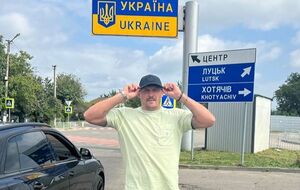 Усик із пригодами повернувся до України в перший день війни