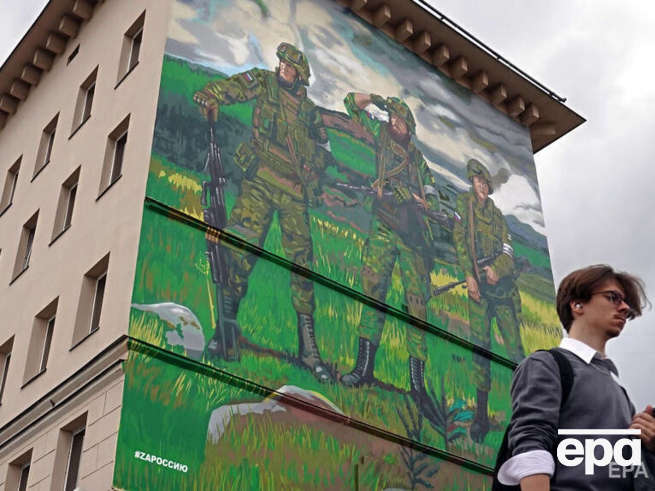 С вопросами, как сдаться в плен, звонят новомобилизованные оккупанты и россияне, которых еще не мобилизовали, заявили в ГУР