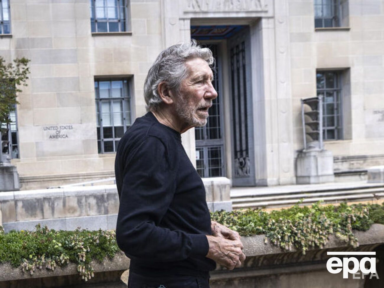 Вотерс, який підтримав анексію Криму, назвав скасування своїх концертів у Кракові "драконівською цензурою"