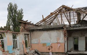 В Первомайске россияне ударили ракетой по жилым домам