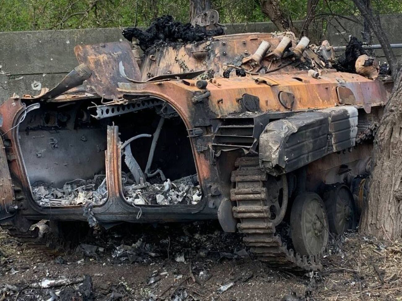 У селі багато залишків російської військової техніки