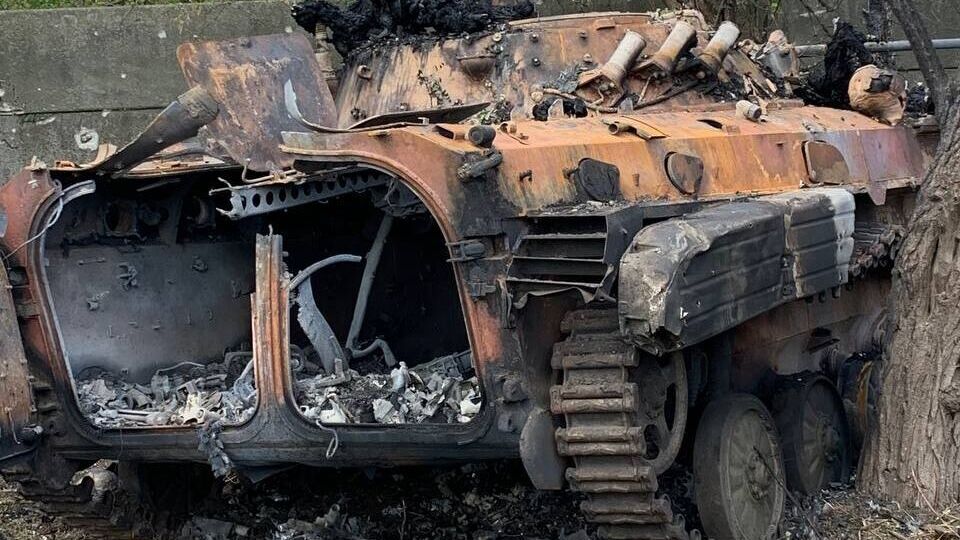 У селі багато залишків російської військової техніки