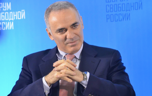 Несмотря на превращение России в фашистскую диктатуру, Запад все еще сдержан. Но если мы хотим закончить войну, полумер уже недостаточно