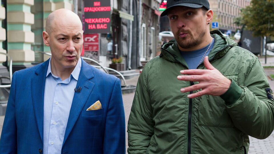 Усик: Це настільки нерозумно і безглуздо. Просто бити по сусідній державі ракетами. Ще й не зі своєї території