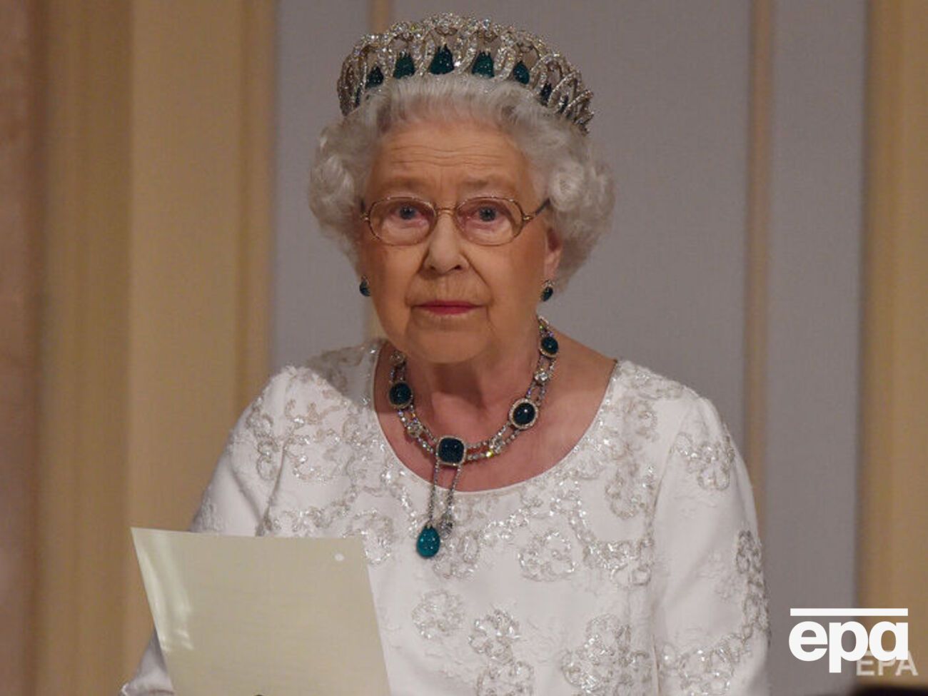 Памятные марки с Елизаветой II поступят в продажу с 10 ноября