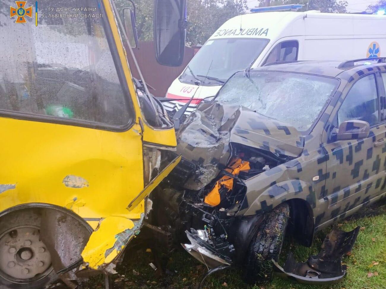 Рятувальникам довелося застосувати гідравлічні ножиці й домкрат, щоб звільнити постраждалу