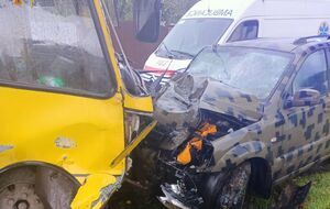 Рятувальникам довелося застосувати гідравлічні ножиці й домкрат, щоб звільнити постраждалу