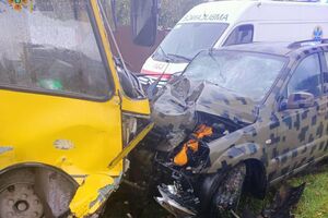 Спасателям пришлось применить гидравлические ножницы и домкрат, чтобы освободить пострадавшую