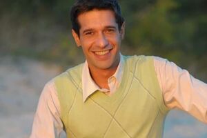 Нелипа стал известен как ведущий телелотереи "Хто там?" на канале "1+1"