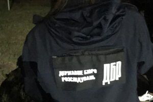 Згідно з повідомленням ДБР, підозрюваний після бойових дій у Київській області воював у Харківській області
