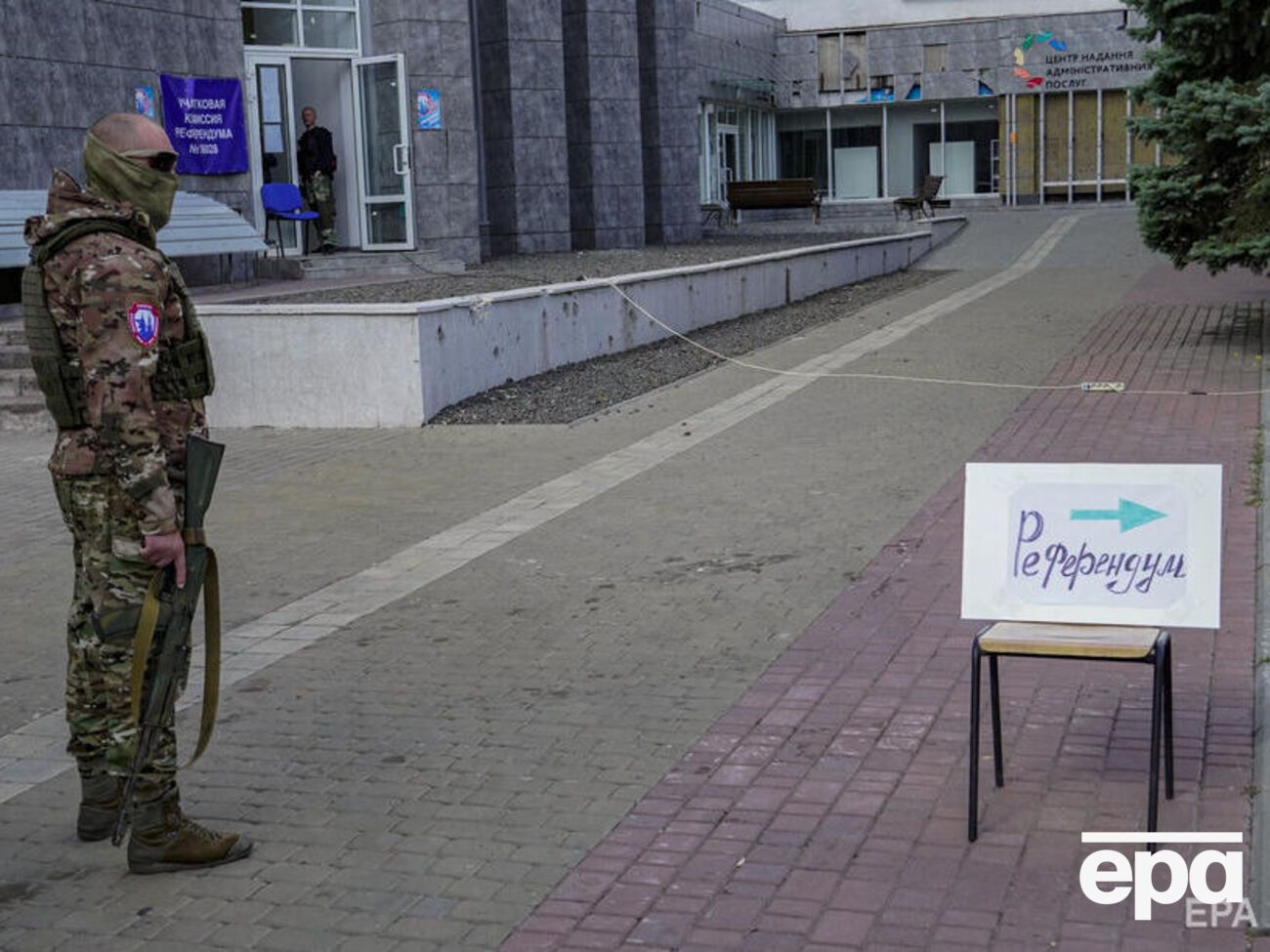 "Волевиявлення" проводили під наглядом озброєних окупантів