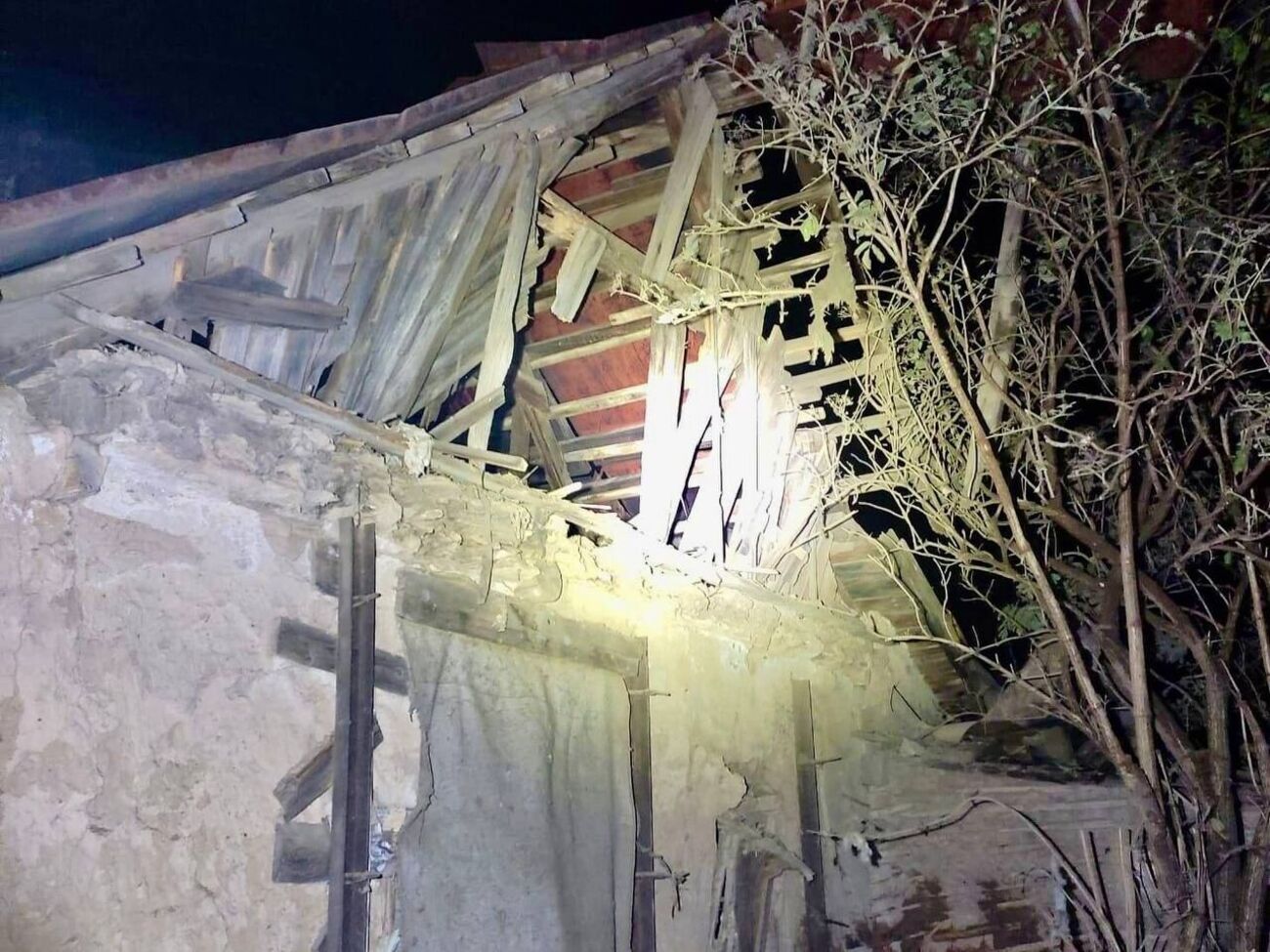 У Нікополі пошкоджено житлові будинки, ліцей, газопровід та лінії електропередавання