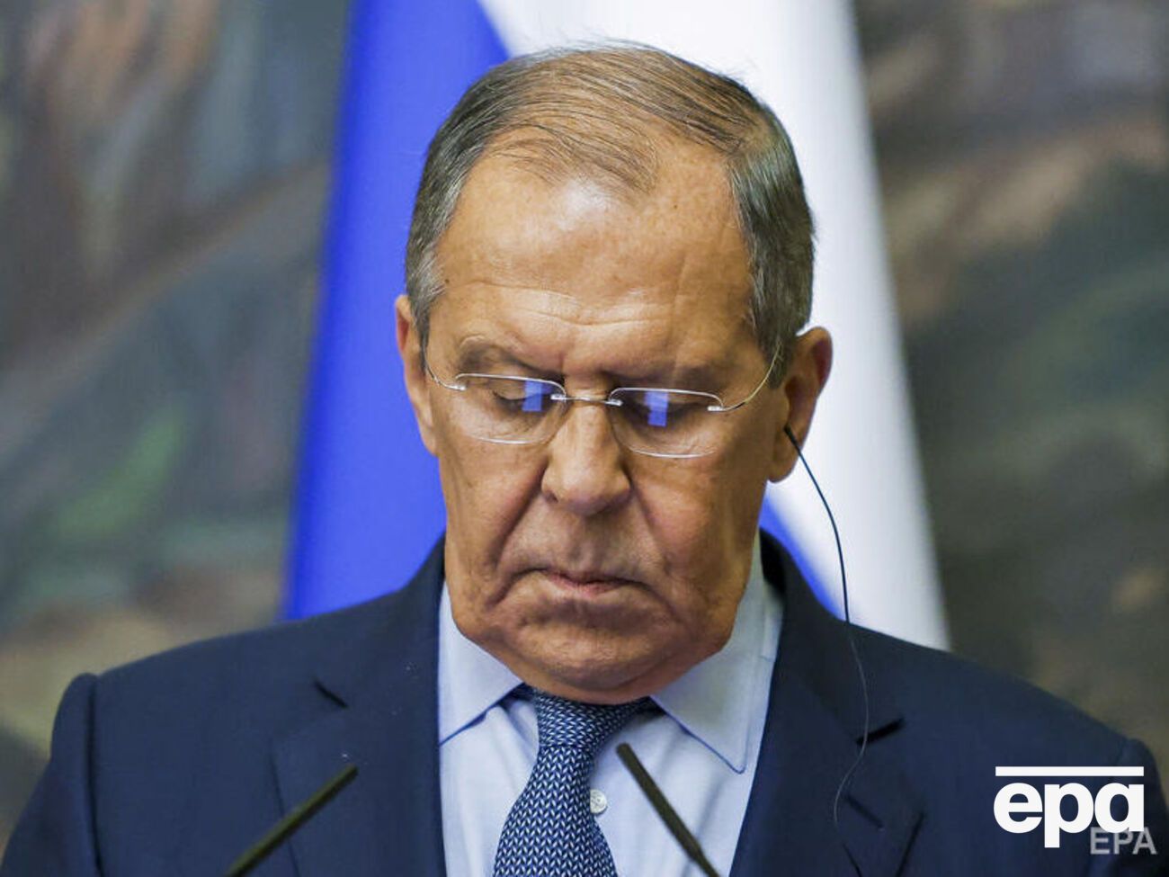 За даними розслідувачів, Лаврова і його таємну сім'ю утримує відомий російський мільярдер