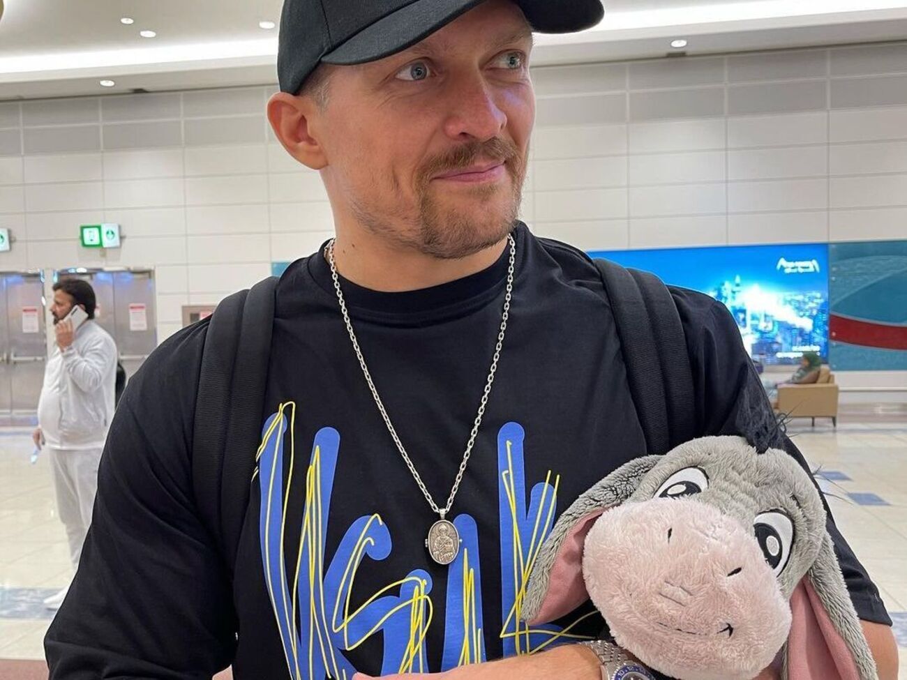 Усик воспитывает троих детей